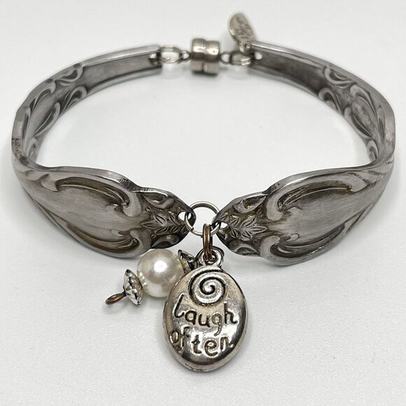 Beautiful Vintage Remembrance Spoon Bracelet With Charms Silver Tone Statement - Picture 1 of 7